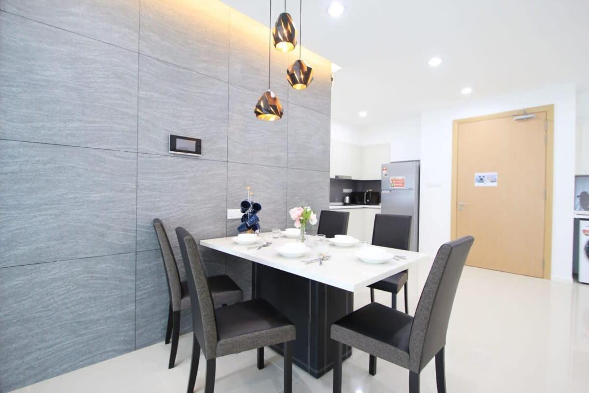 A Stylish High-Floor 2Br Suasana Suites Views Johor Bahru Luaran gambar