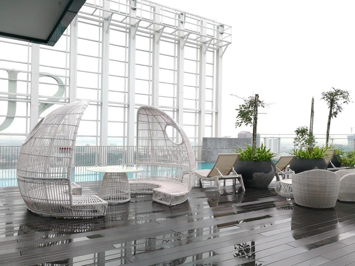 A Stylish High-Floor 2Br Suasana Suites Views Johor Bahru Luaran gambar