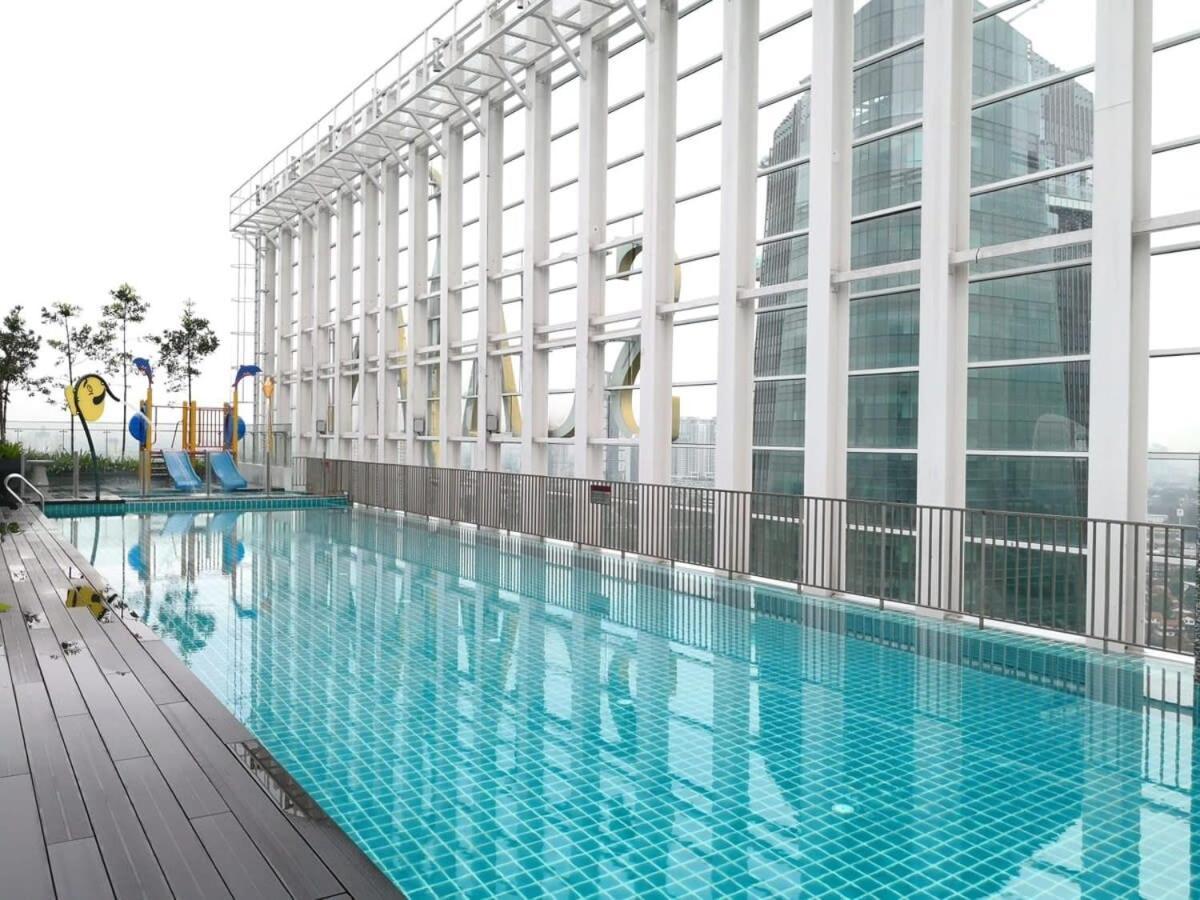A Stylish High-Floor 2Br Suasana Suites Views Johor Bahru Luaran gambar